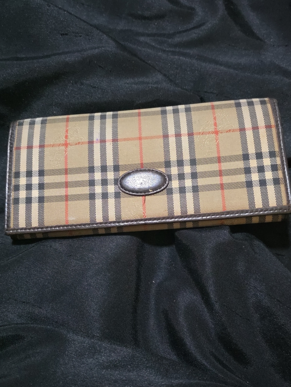 BURBERRY WALLET - GOOD CONDITION/HARDLY USED